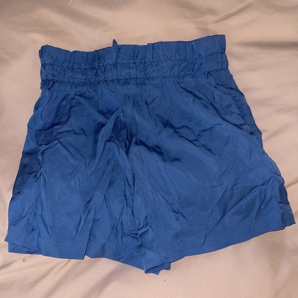 high waist paper bag/flowy shorts with tie - Picture 3 of 3